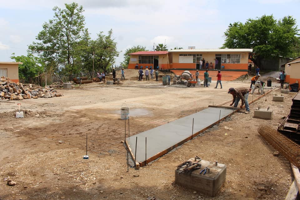 Gobierno construye comedor escolar "Héroes del Sur" en Los Tepehuajes"