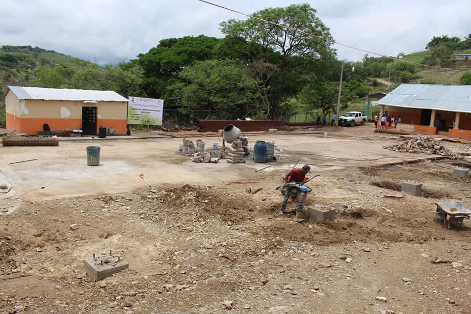 Gobierno construye comedor escolar "Héroes del Sur" en Los Tepehuajes"