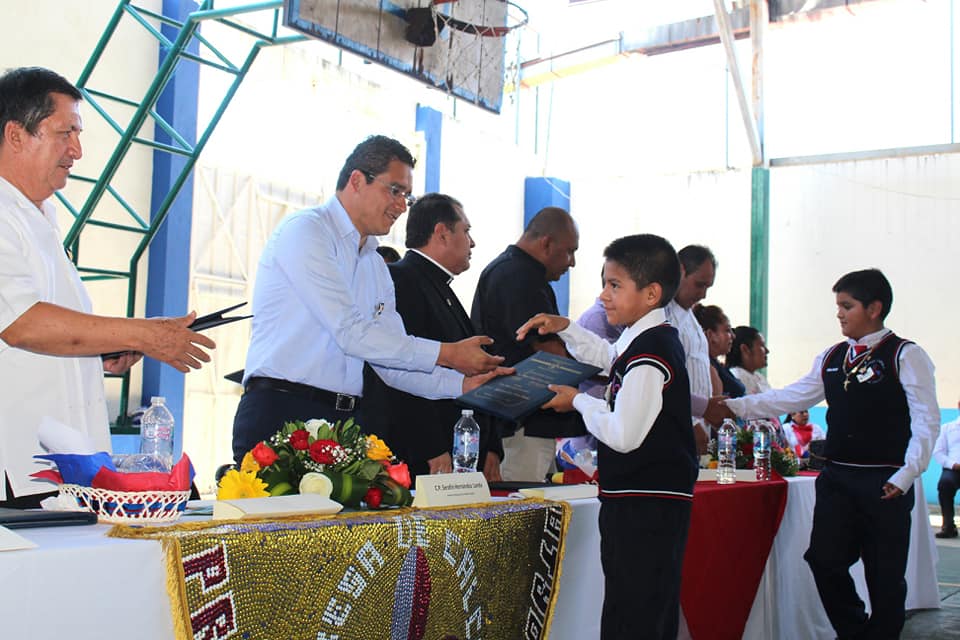 Se llevó a cabo la clausura del colegio "Teresa de Calcuta" con el presidente municipal como invitado