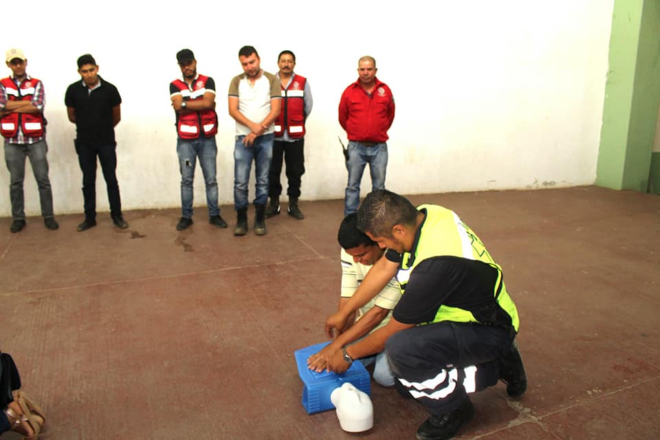 Trabajadores reciben curso de primeros auxilios