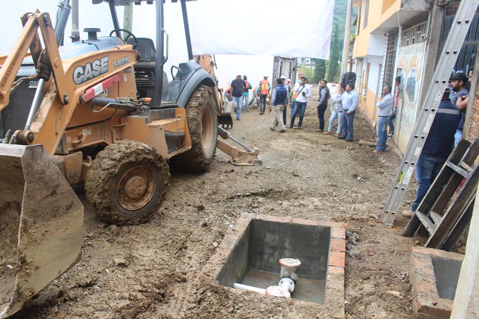 Alcalde da banderazo a rehabilitación del drenaje sanitario en Barrio Santo Niño