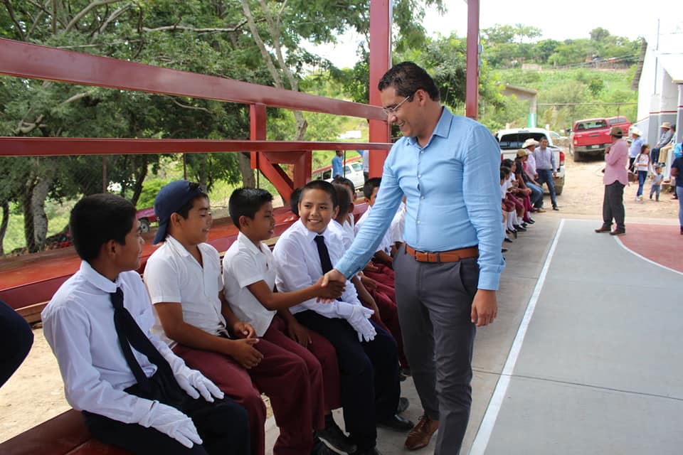 El Alcalde inauguró el techado de la escuela "Héroes del Sur"