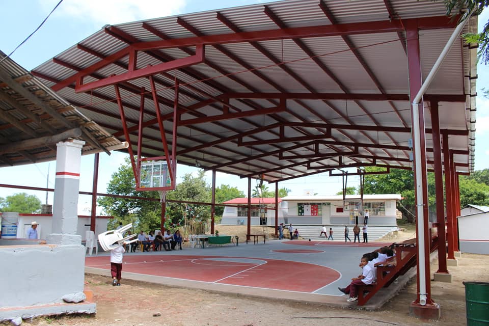 El Alcalde inauguró el techado de la escuela "Héroes del Sur"