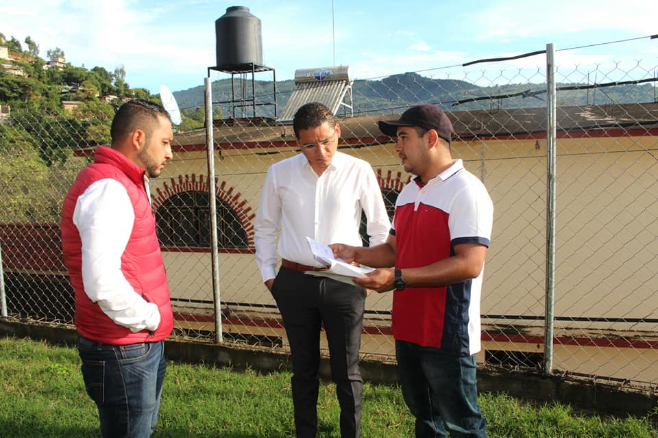 Alcalde da banderazo a trabajos en el jardín de niños Rosaura Zapata