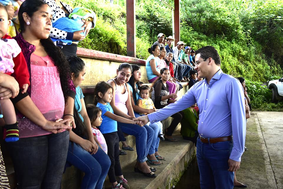 El Presidente Municipal visita la primaria "Margarita Maza"