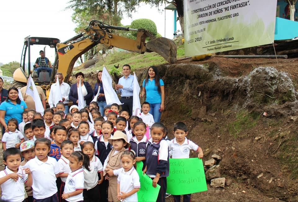 Inicia la construcción del cercado del Jardín de Niños «Mi fantasía»