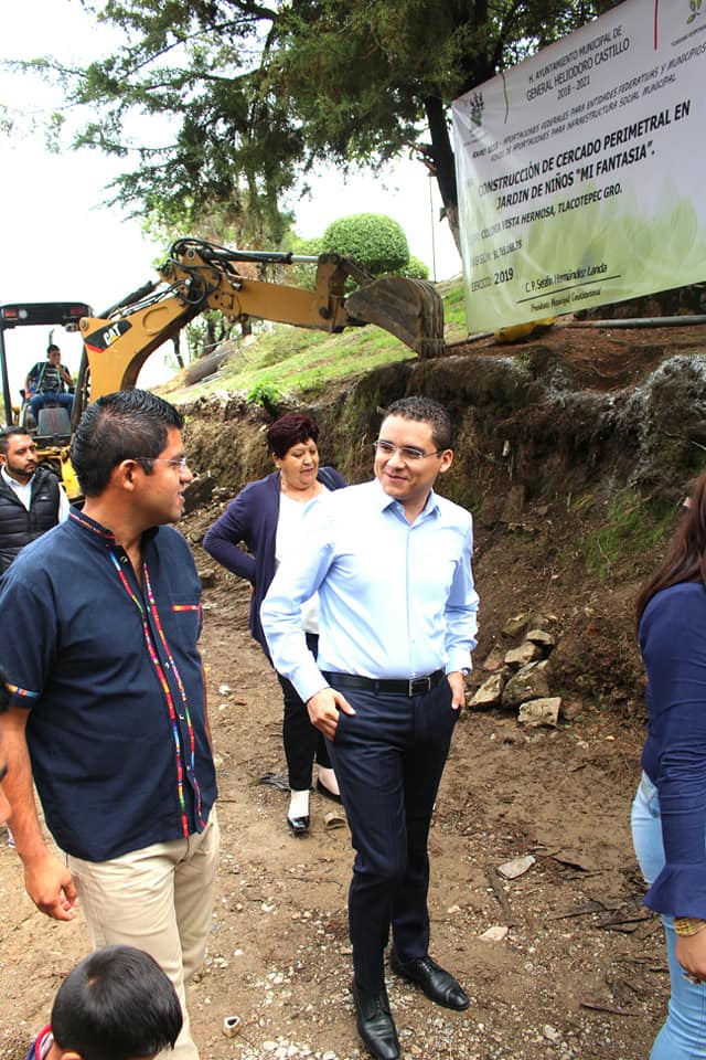 Avances en la construcción del cercado del Jardín de Niños «Mi fantasía»