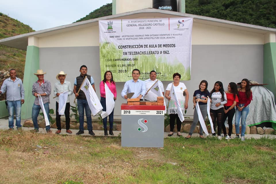 Presidente Municipal da por iniciada la construcción del aula de medios de telebachillerato 062