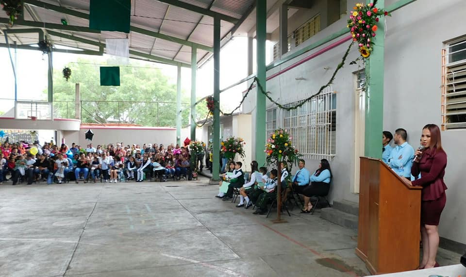 Mtra. Carolina Hernández Landa apadrinó clausura de la primaria "Justo Sierra"