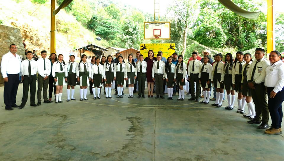 Presidenta del DIF Municipal acudió a la clausura de la telesecundaria «Miguel Hidalgo y Costilla»