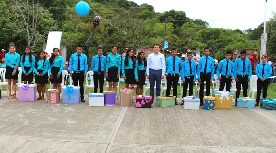 Asiste alcade a graduación de telesecundaria «Ricardo Flores Magón»