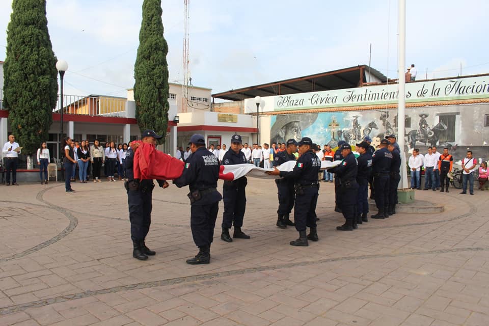 Realizan Honores a la Bandera  en la explanada «Sentimientos de la Nación»