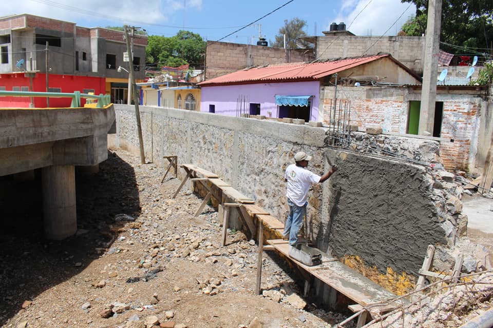 La Dirección de Obras Públicas construye muro de contención en barranca «Los Fresnos»