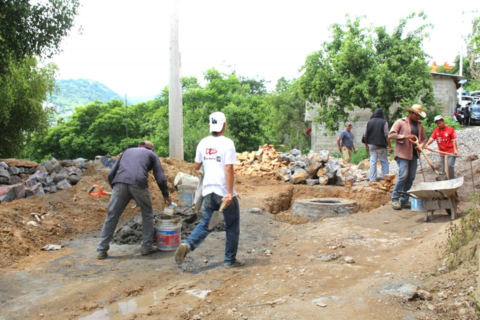 Pavimentación del circuito que conecta los barrios El Espino y La Guadalupe