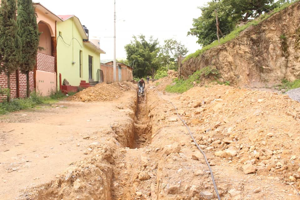 Pavimentación del circuito que conecta los barrios El Espino y La Guadalupe