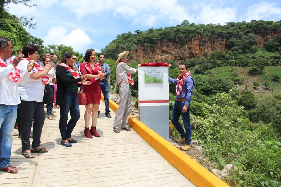 Inauguración de la ampliación y pavimentación de la calle principal de Xocutla