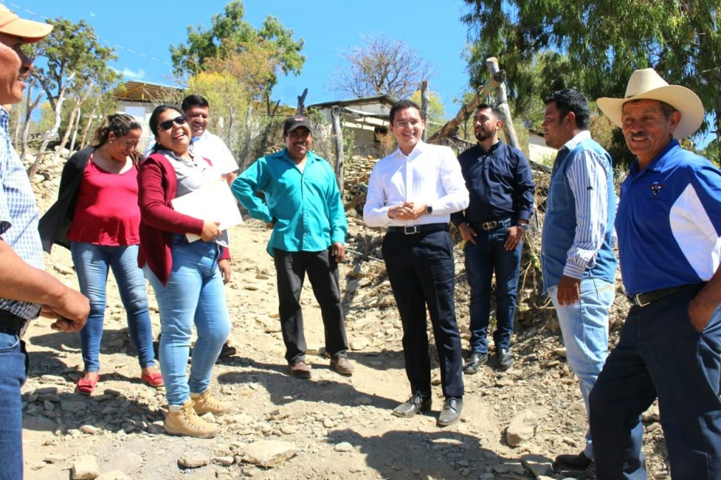 Habitantes de «El Ahuejote» se reúnen con el Presidente Municipal