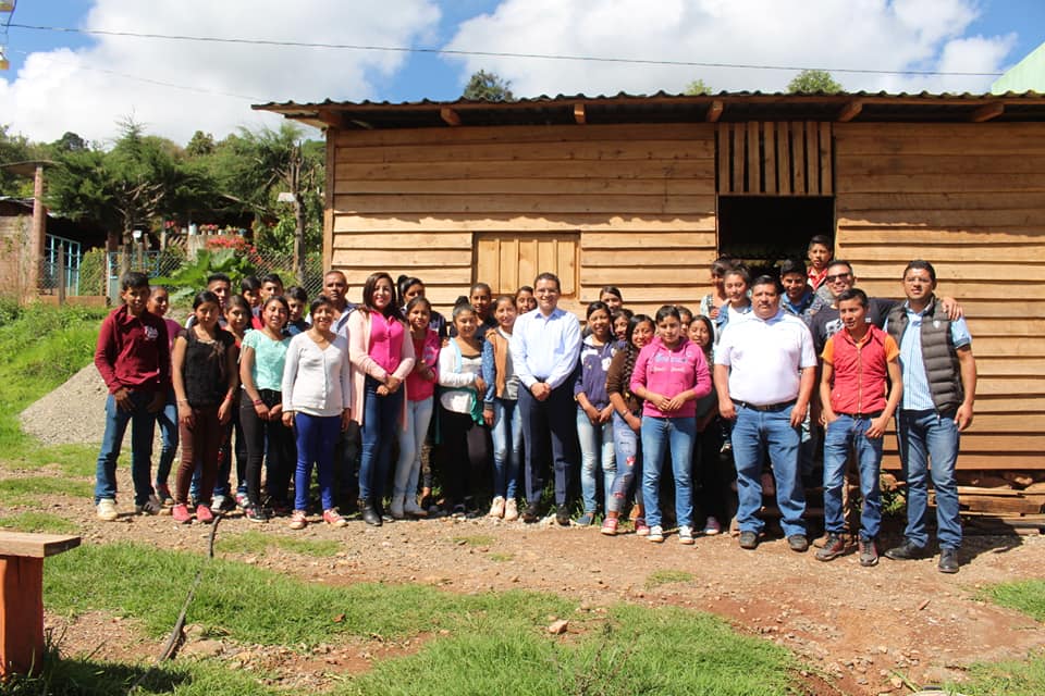 El alcalde visita telebachillerato 250 de la comunidad de La Aurora