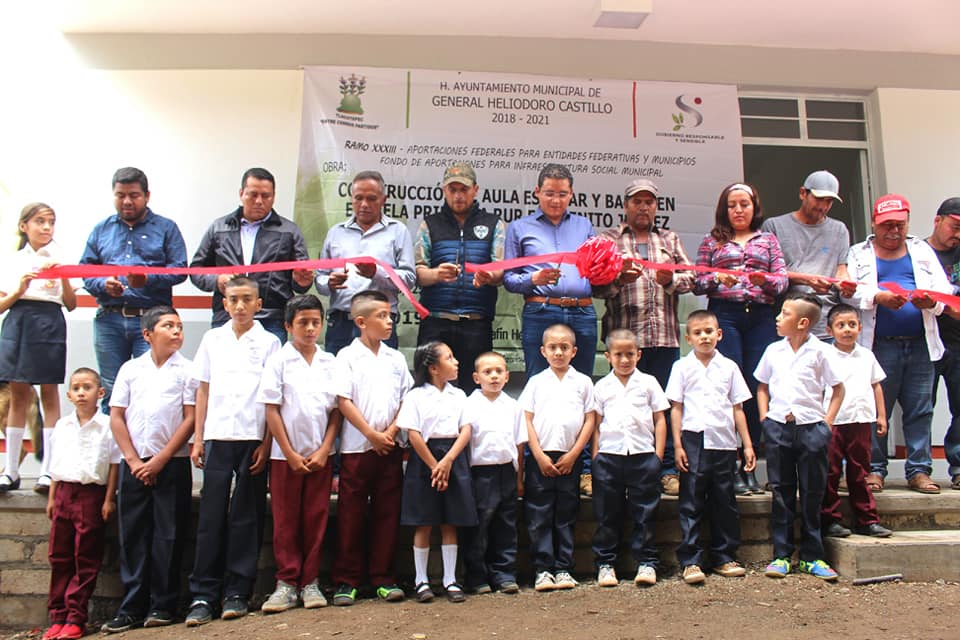 El Presidente Municipal inauguró un aula en primaria «Benito Juárez»