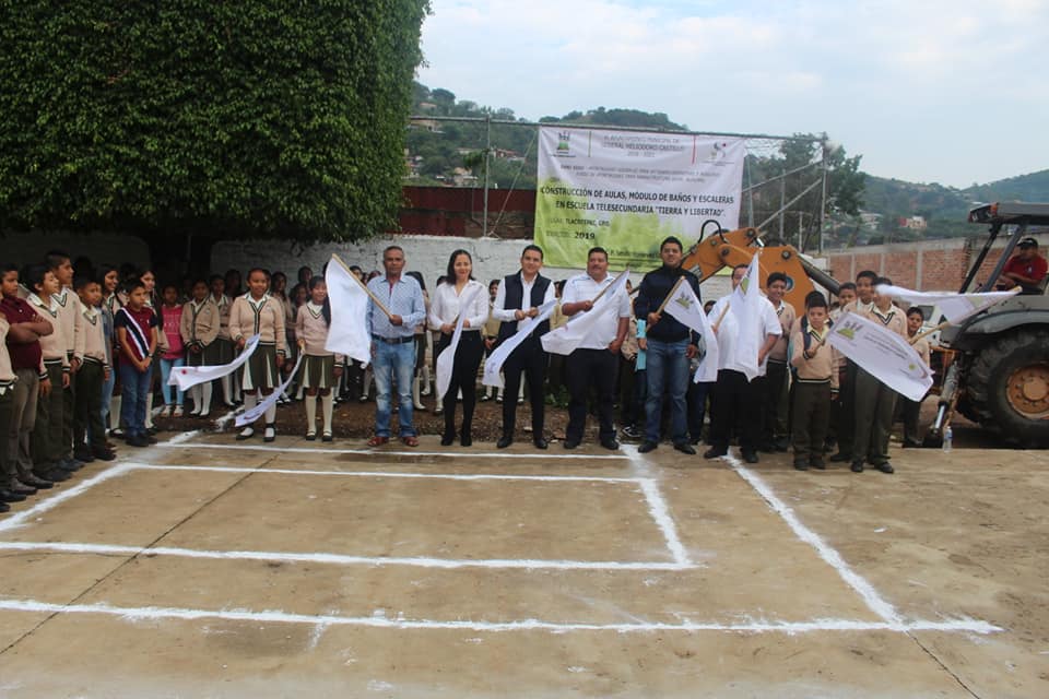 Banderazo inicial a construcción de aulas en la telesecundaria «Tierra y Libertad»