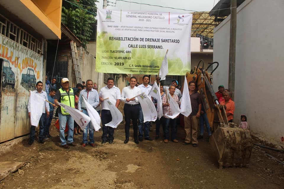 Alcalde da banderazo a rehabilitación del drenaje sanitario en Barrio Santo Niño