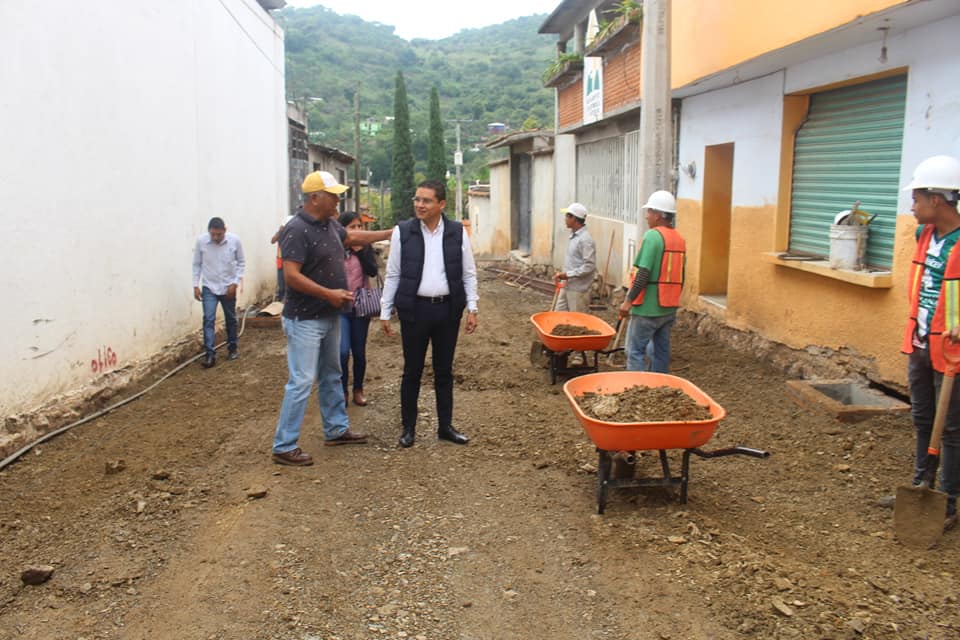 Alcalde da banderazo a rehabilitación del drenaje sanitario en Barrio Santo Niño