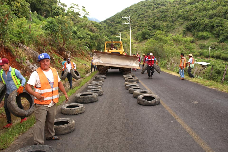 Personal de Obras Públicas, Protección Civil y Servicios Públicos limpian basurero de Tlacotepec