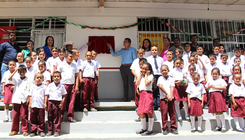 El Alcalde inauguró el techado de la escuela «Héroes del Sur»