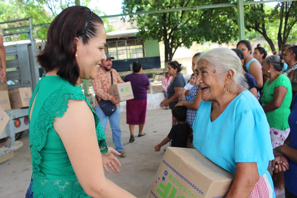 Visita de la Presidenta del DIF Municipal a Tetela del Río y Amacahuite