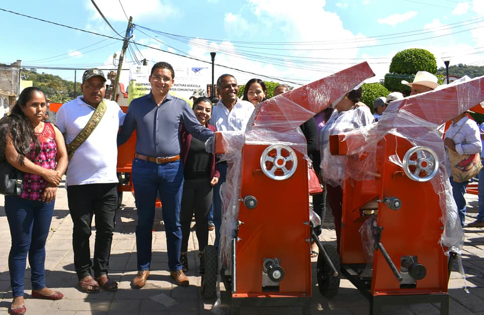 Alcalde entrega Equipamiento de Infraestructura Agrícola