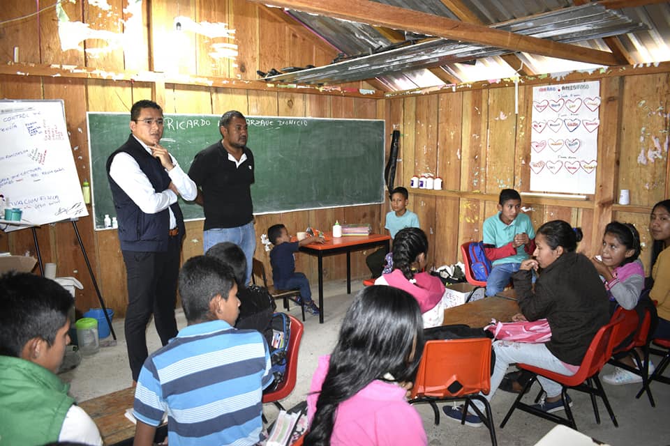 Inicia la construcción de aula en secundaria "Vicente Guerrero"