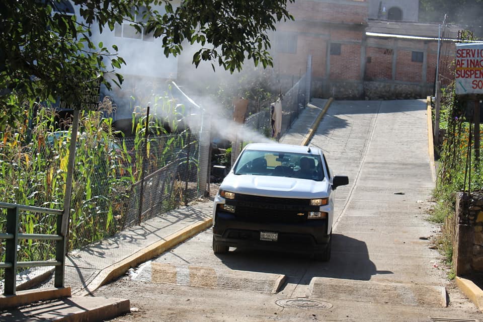 Brigada de vectores fumiga la cabecera