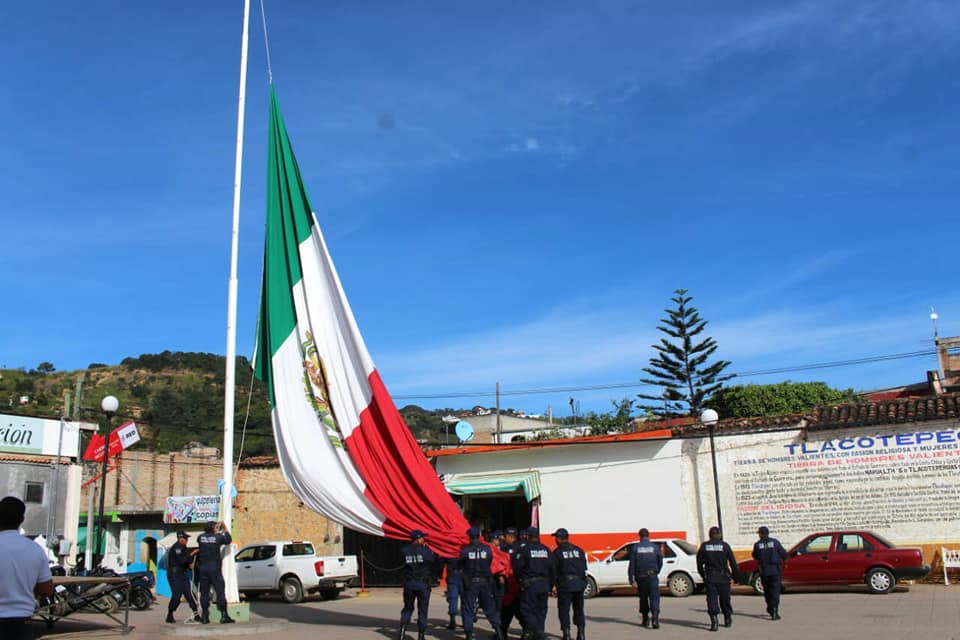 Realizan Honores a la Bandera del mes de Noviembre en la explanada «Sentimientos de la Nación»