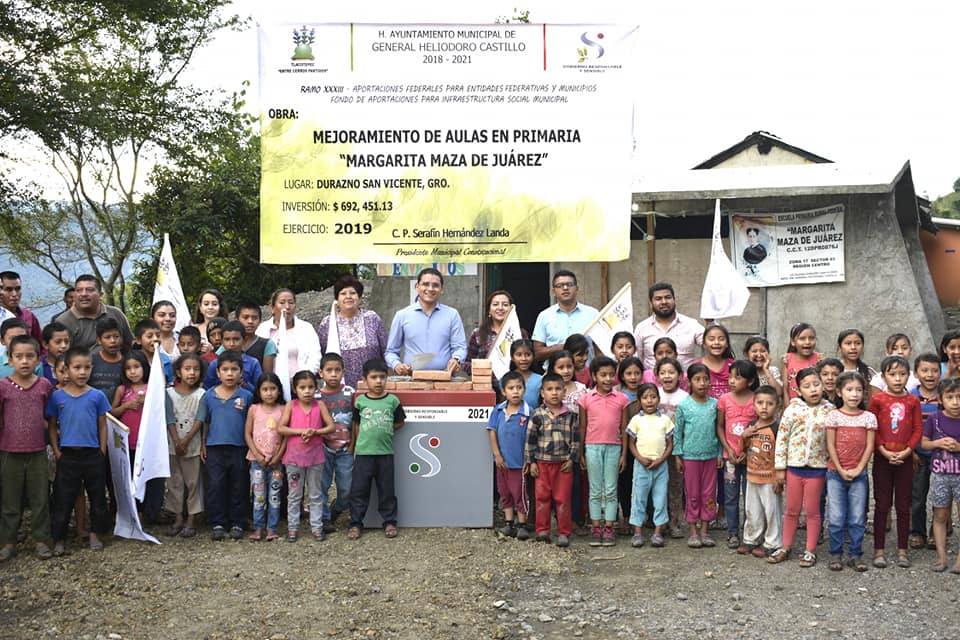 El Presidente Municipal visita la primaria «Margarita Maza»