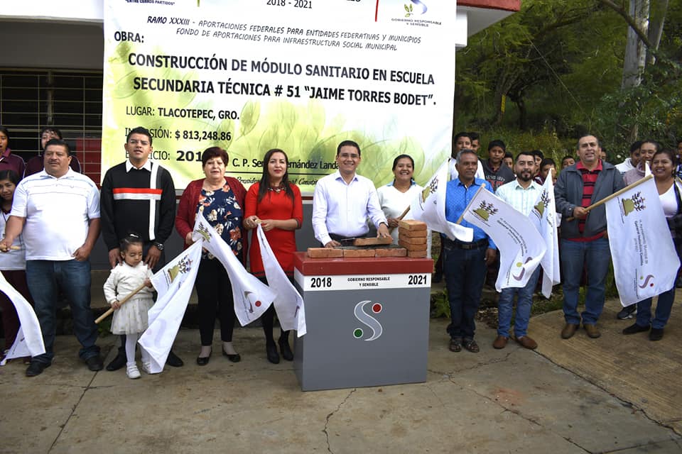 Se construyen sanitarios en la secundaria técnica 51