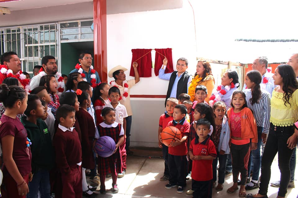 Inauguración del techado de primaria "Benito Juárez"