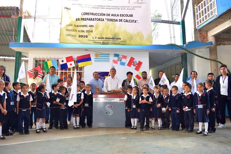 Dan por iniciada construcción de aula en colegio «Teresa de Calcuta»