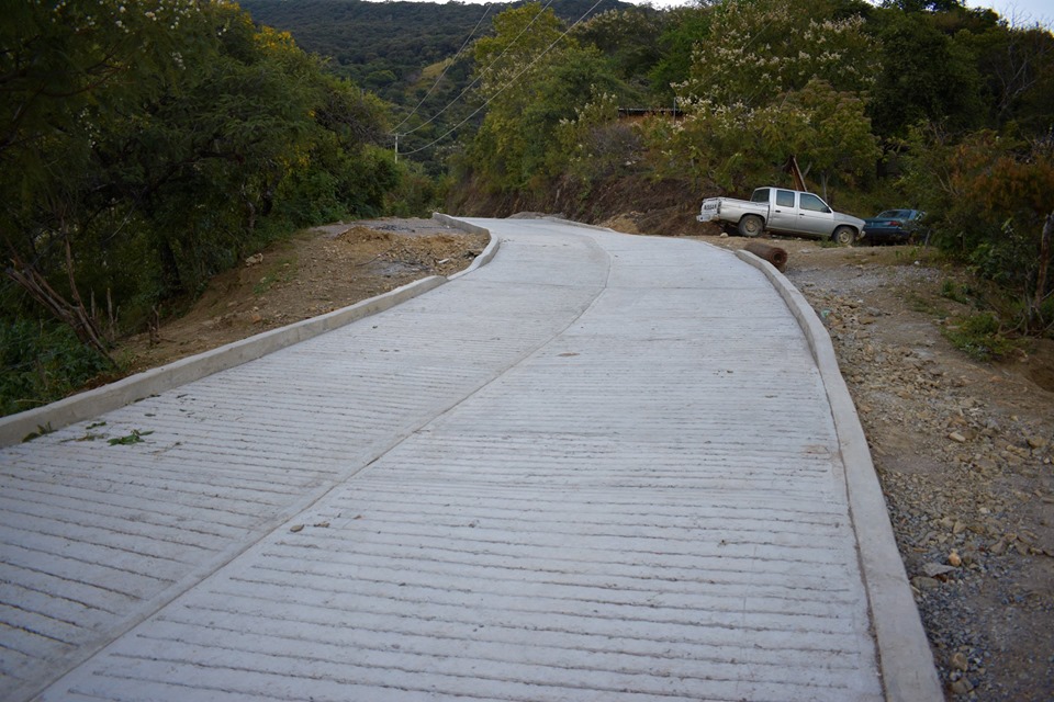 Concluyen trabajos de pavimentación en Coatepec del Ocote