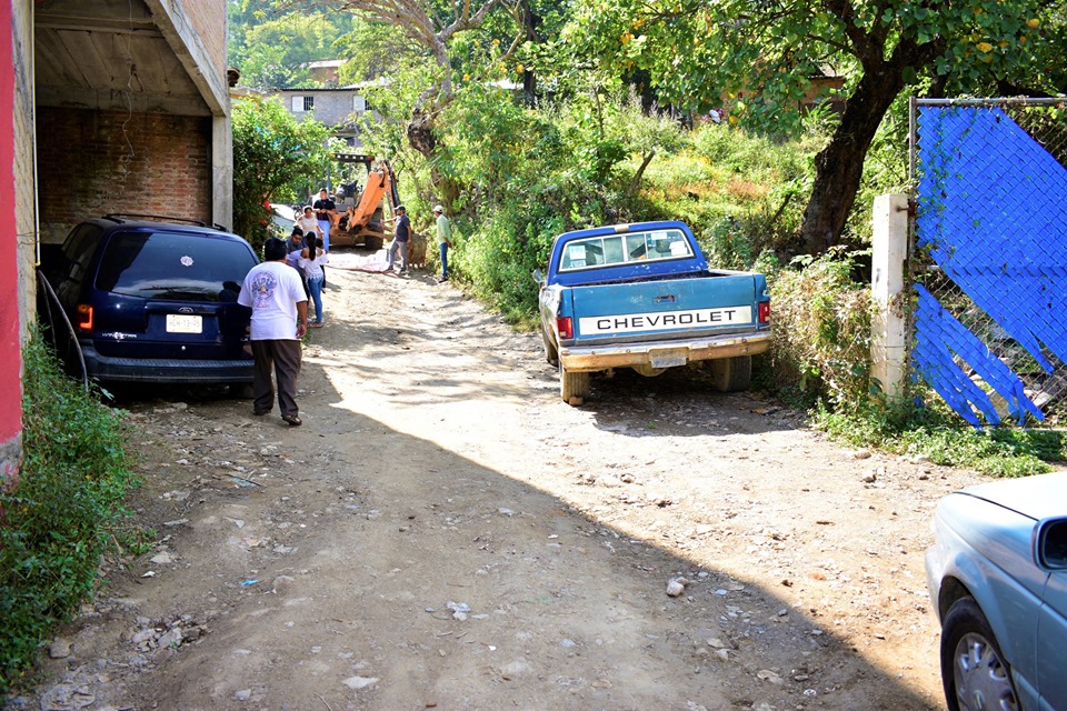 Pavimentación de acceso a prolongación "Hermenegildo Galeana"