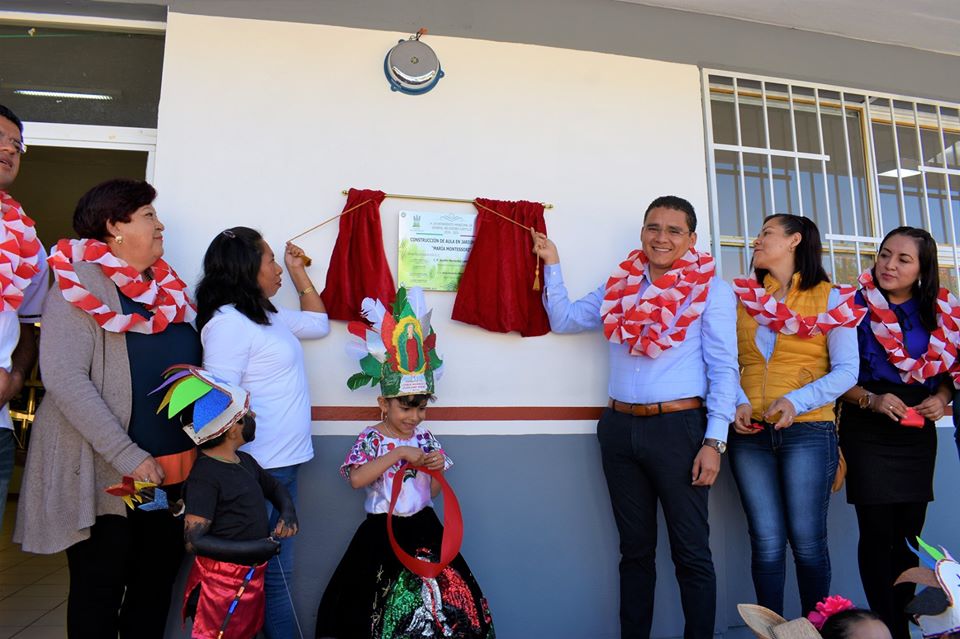 Inauguración de aula en «María Montessori»