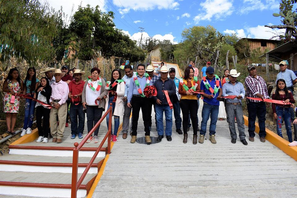 Entrega el alcalde drenaje y pavimentación en La Reforma