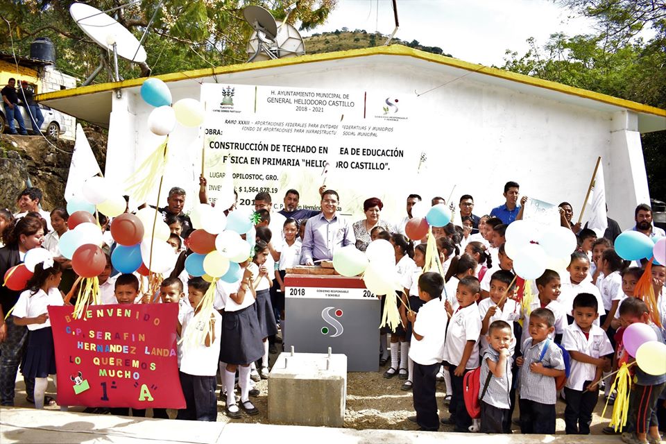 Banderazo en construcción de techado en primaria «Gral. Heliodoro Castillo»